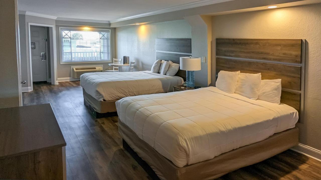 Islander Hotel & Resort Emerald Isle Exterior photo